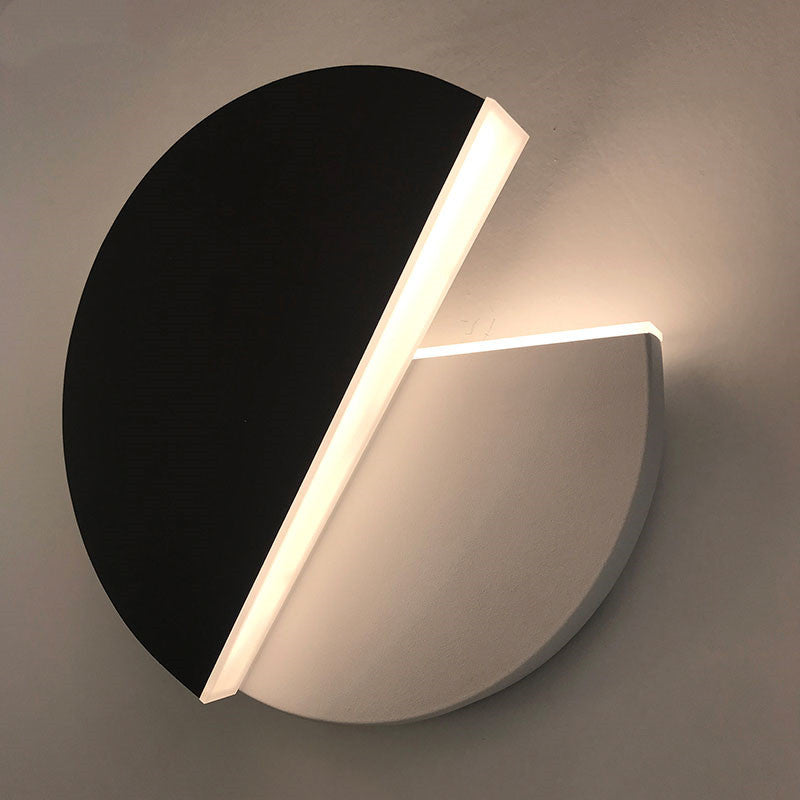 Rotating round LED wall light